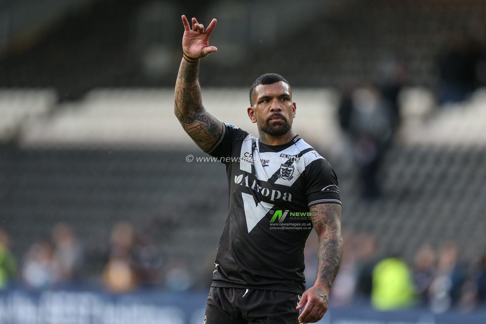 Manu Ma'u #12 of Hull FC acknowledges the home fans