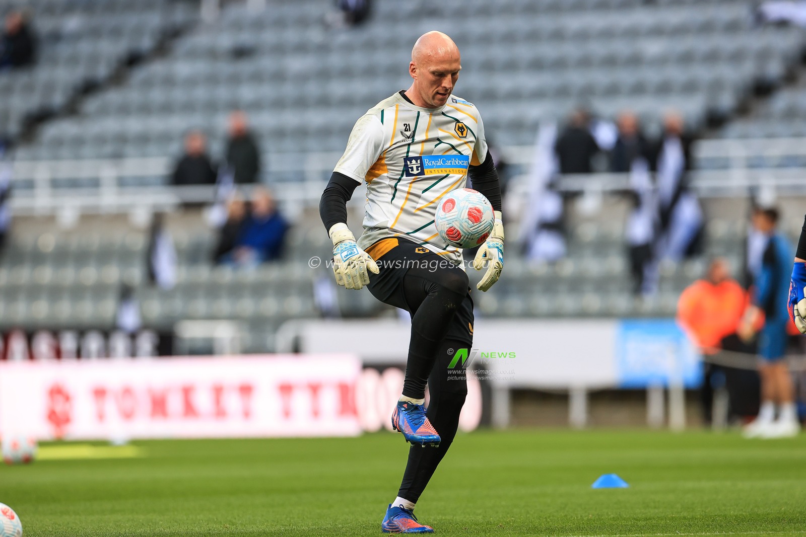 John Ruddy #21 of Wolverhampton Wanderers during the pre-game warmup