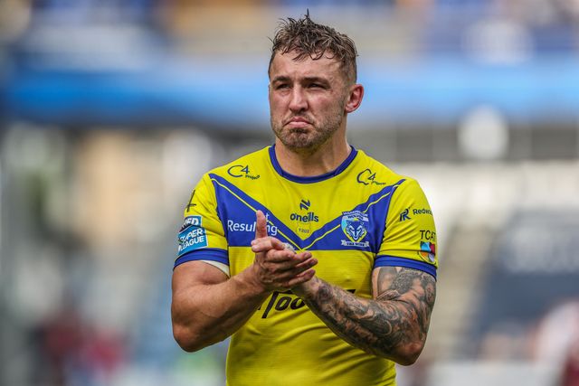 Sam Powell of Warrington Wolves applauds the fans after the game during the Betfred Super League Round 23 match Huddersfield Giants vs Warrington Wolves at Accu Stadium, Huddersfield, United Kingdom, 24th August 2025

(Photo by Alfie Cosgrove/News Images)