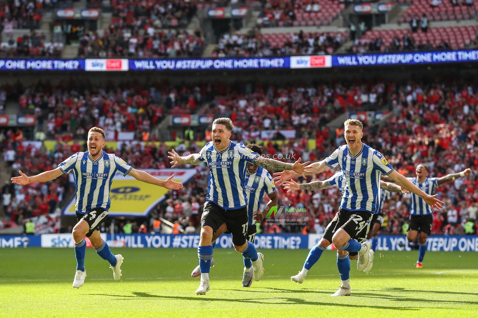 Josh Windass #11 of Sheffield Wednesday celebrates his goal to make it 0-1 during the Sky Bet League 1 Play-off Final match Barnsley vs Sheffield Wednesday at Wembley Stadium, London, United Kingdom, 29th May 2023

(Photo by Gareth Evans/News Images)