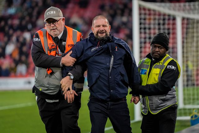 A pitch invader celebrates Yuki Ohashi of Blackburn Rovers scoring to make it 0-2 as security tries to remove him from the pitch during the Sky Bet Championship match Sheffield United vs Blackburn Rovers at Bramall Lane, Sheffield, United Kingdom on 22 April 2026

(Photo by Maynard Manyowa/News Images)