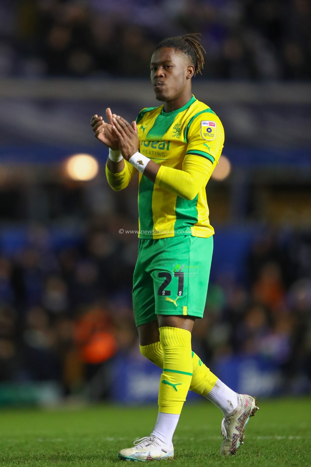 Brandon Thomas-Asante #21 of West Bromwich Albion applauds the travelling fans after the Sky Bet Championship match Birmingham City vs West Bromwich Albion at St Andrews, Birmingham, United Kingdom, 10th February 2023

(Photo by Gareth Evans/News Images)