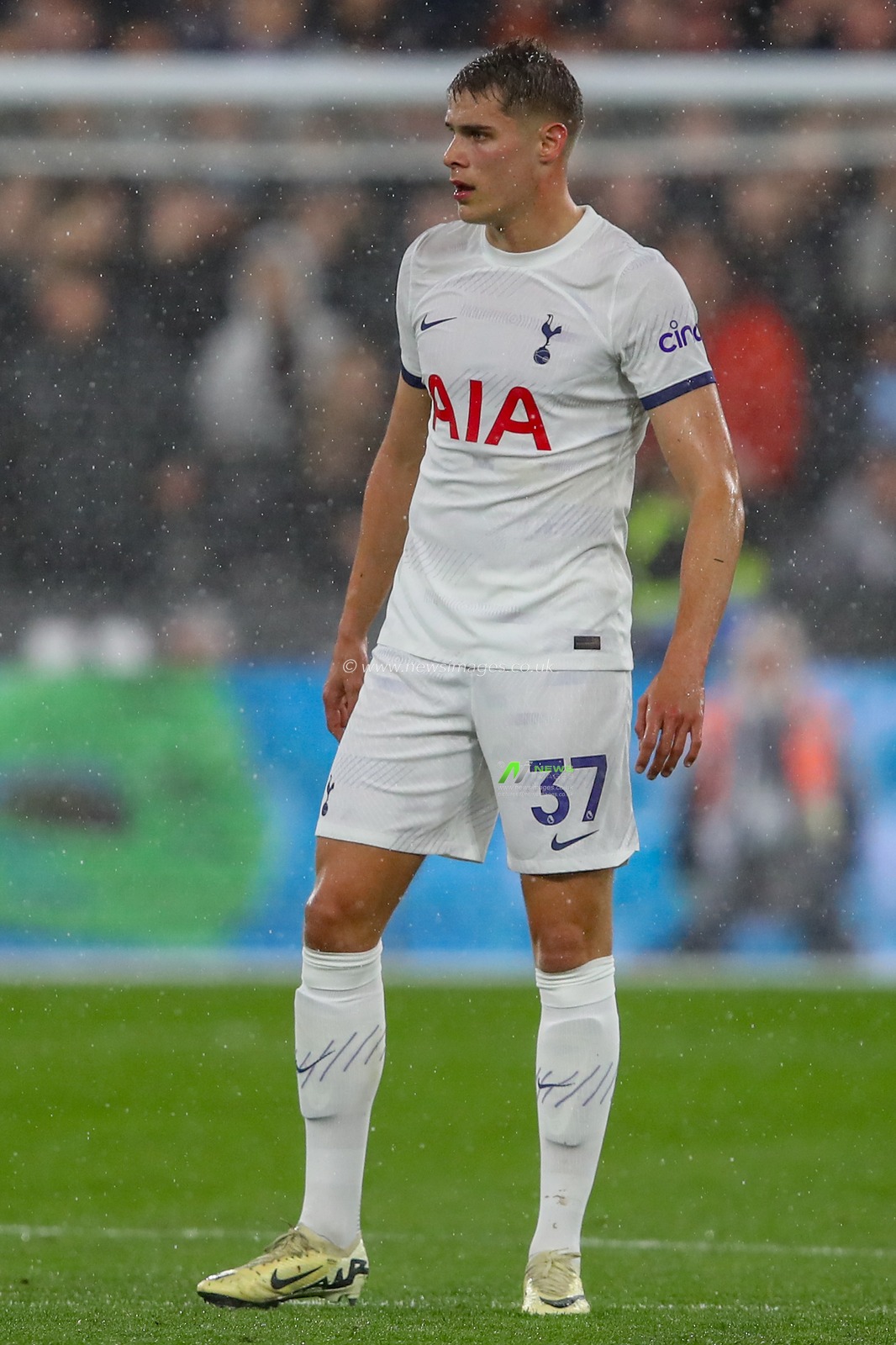 Micky van de Ven of Tottenham Hotspur during the Premier League match West Ham United vs Tottenham Hotspur at London Stadium, London, United Kingdom, 2nd April 2024

(Photo by Gareth Evans/News Images)