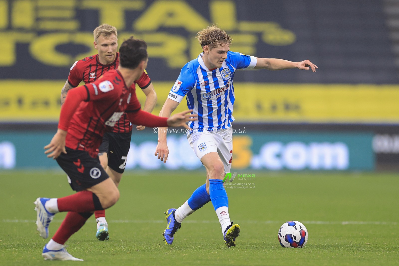 Jack Rudoni #22 of Huddersfield Town in action during the Sky Bet Championship match Huddersfield Town vs Millwall at John Smith's Stadium, Huddersfield, United Kingdom, 29th October 2022

(Photo by Conor Molloy/News Images)
