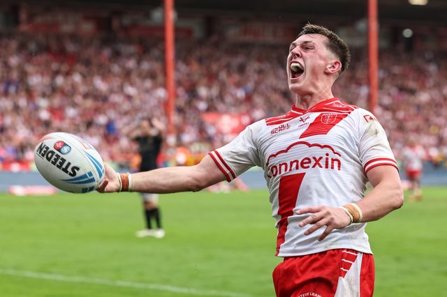 Jack Broadbent of Hull KR celebrates his try to make it 14-0 during the Betfred Super League Round 25 match Hull KR vs Hull FC at Sewell Group Craven Park, Kingston upon Hull, United Kingdom, 7th September 2025

(Photo by Mark Cosgrove/News Images)