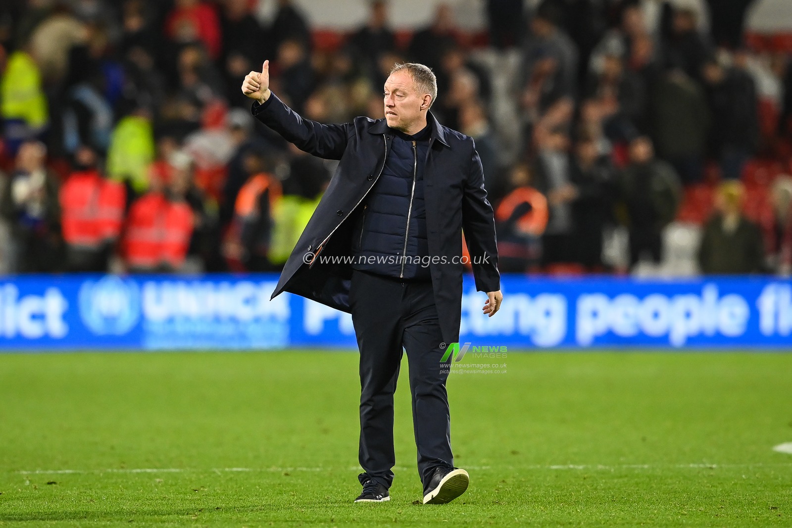 Steve Cooper Manager of Nottingham Forest gives the thumbs up to the fans after the Premier League match Nottingham Forest vs Chelsea at City Ground, Nottingham, United Kingdom, 1st January 2023

(Photo by Craig Thomas/News Images)