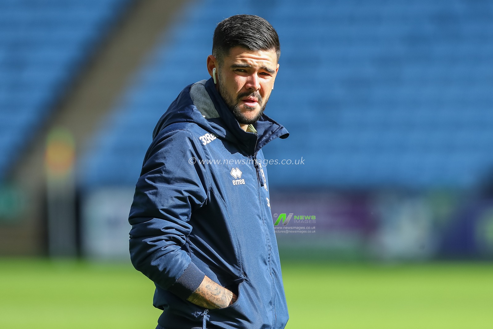 Alex Mowatt #4 of Middlesbrough arrives at the stadium ahead of the Sky Bet Championship match Coventry City vs Middlesbrough at Coventry Building Society Arena, Coventry, United Kingdom, 1st October 2022

(Photo by Gareth Evans/News Images)
