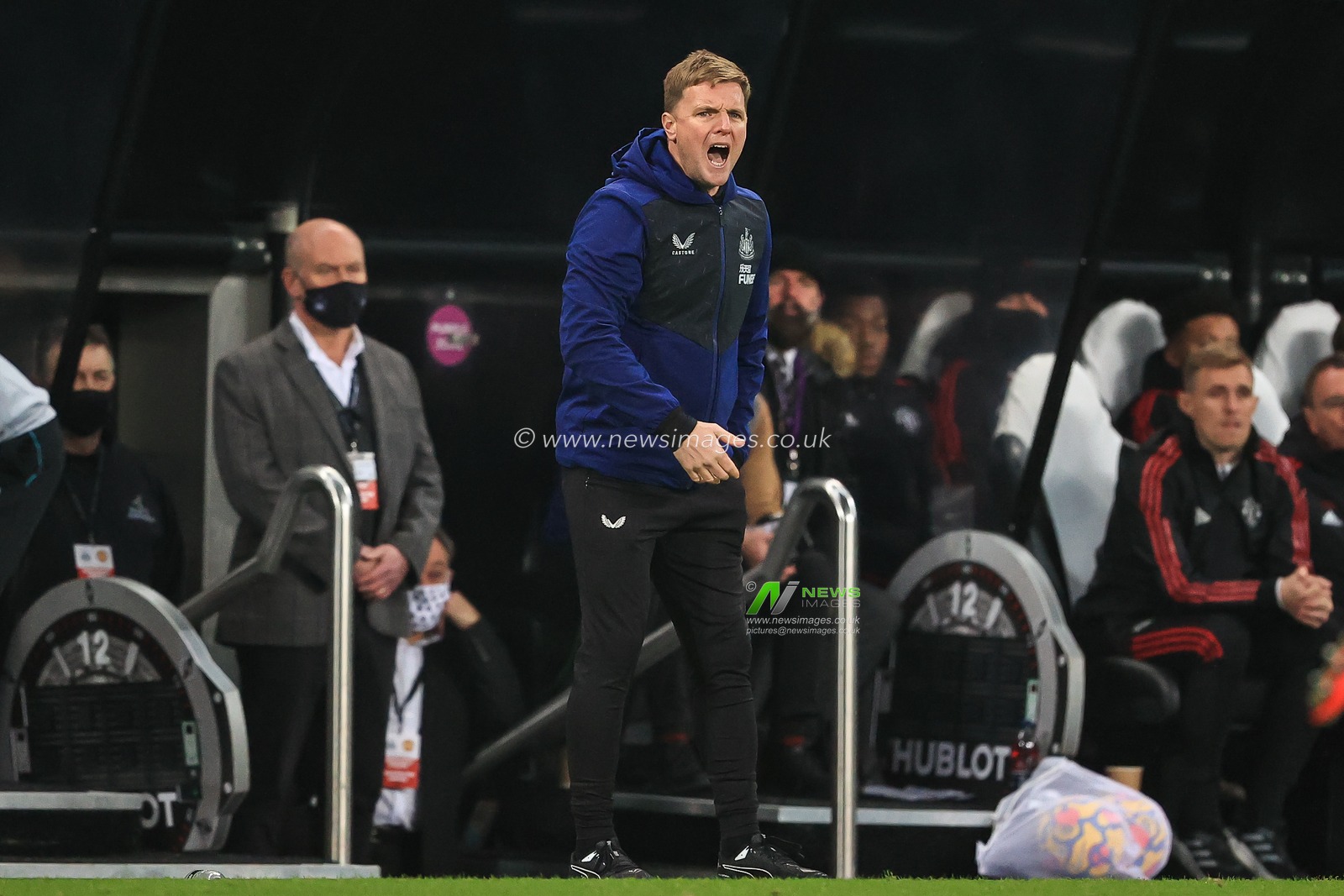 Eddie Howe manager of Newcastle United gives his team instructions