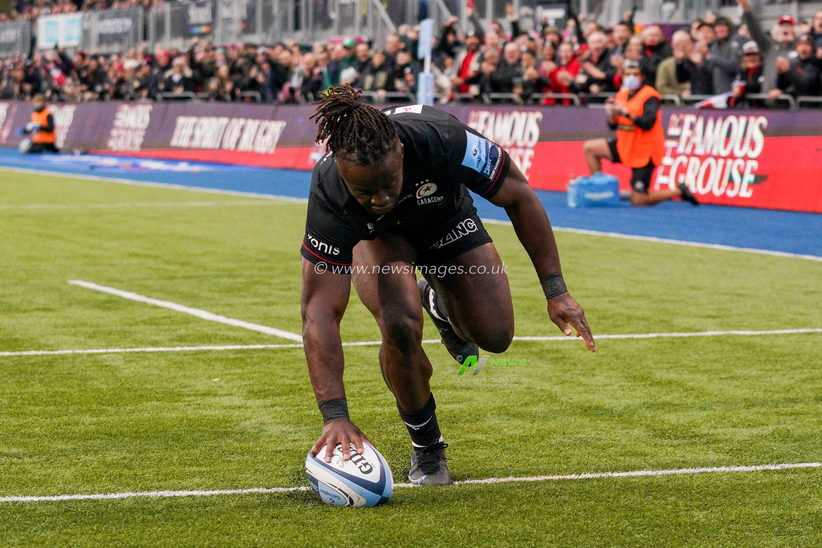 Rotimi Segun #11 of Saracens scores a try