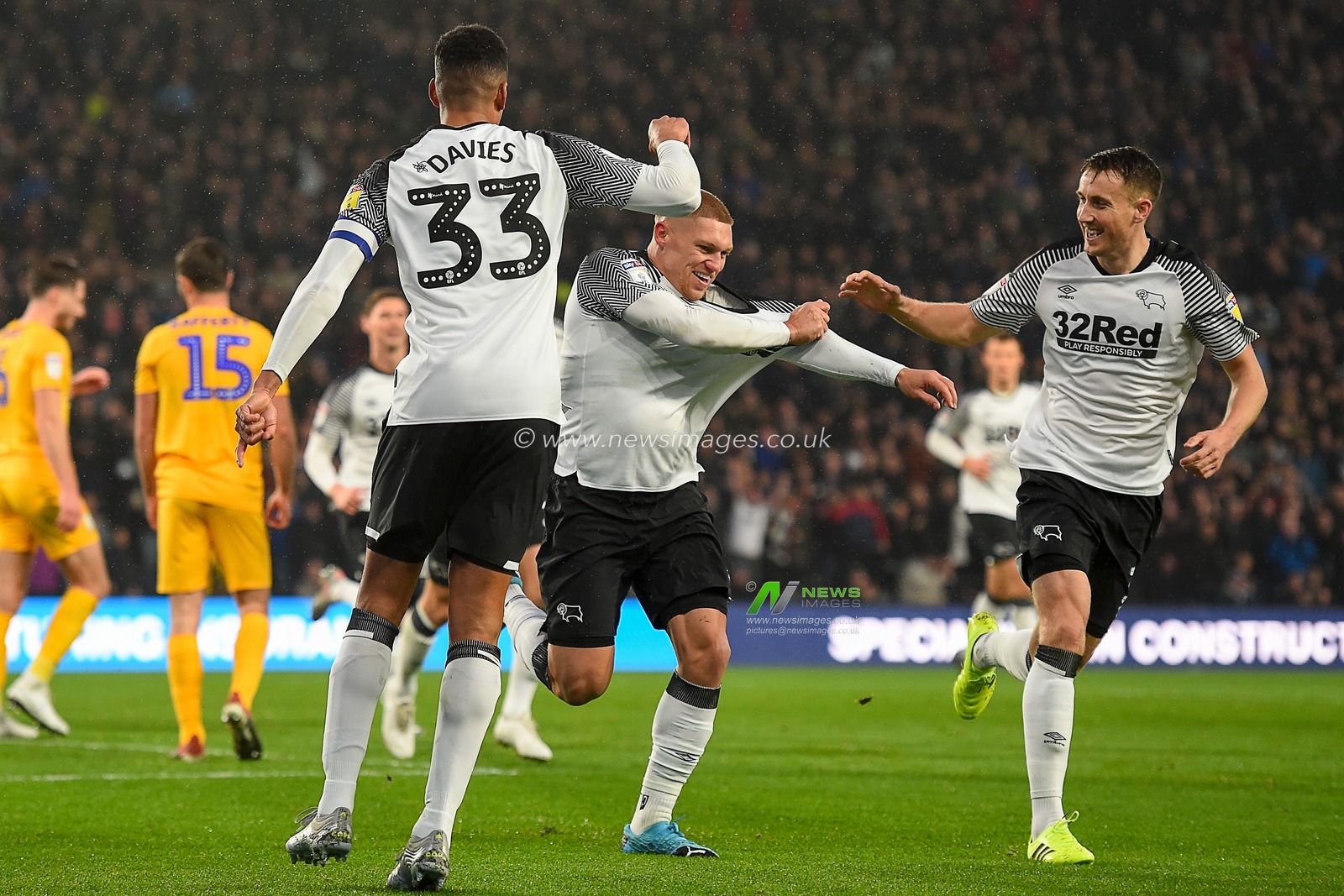 23rd November 2019, Pride Park Stadium, Derby, England; Sky Bet Championship, Derby County v Preston North End : Martyn Waghorn (9) of Derby County celebrates after scoring a goal to make it 1-0 

Credit: Jon Hobley/News Images