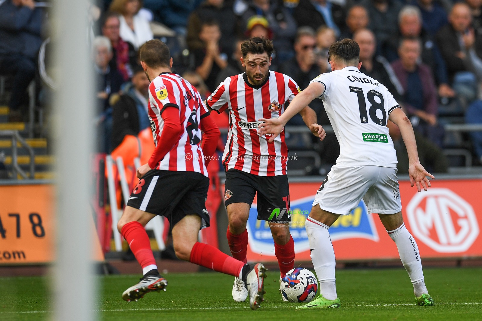 Patrick Roberts #10 of Sunderland  during the Sky Bet Championship match Swansea City vs Sunderland at Swansea.com Stadium, Swansea, United Kingdom, 8th October 2022

(Photo by Mike Jones/News Images)