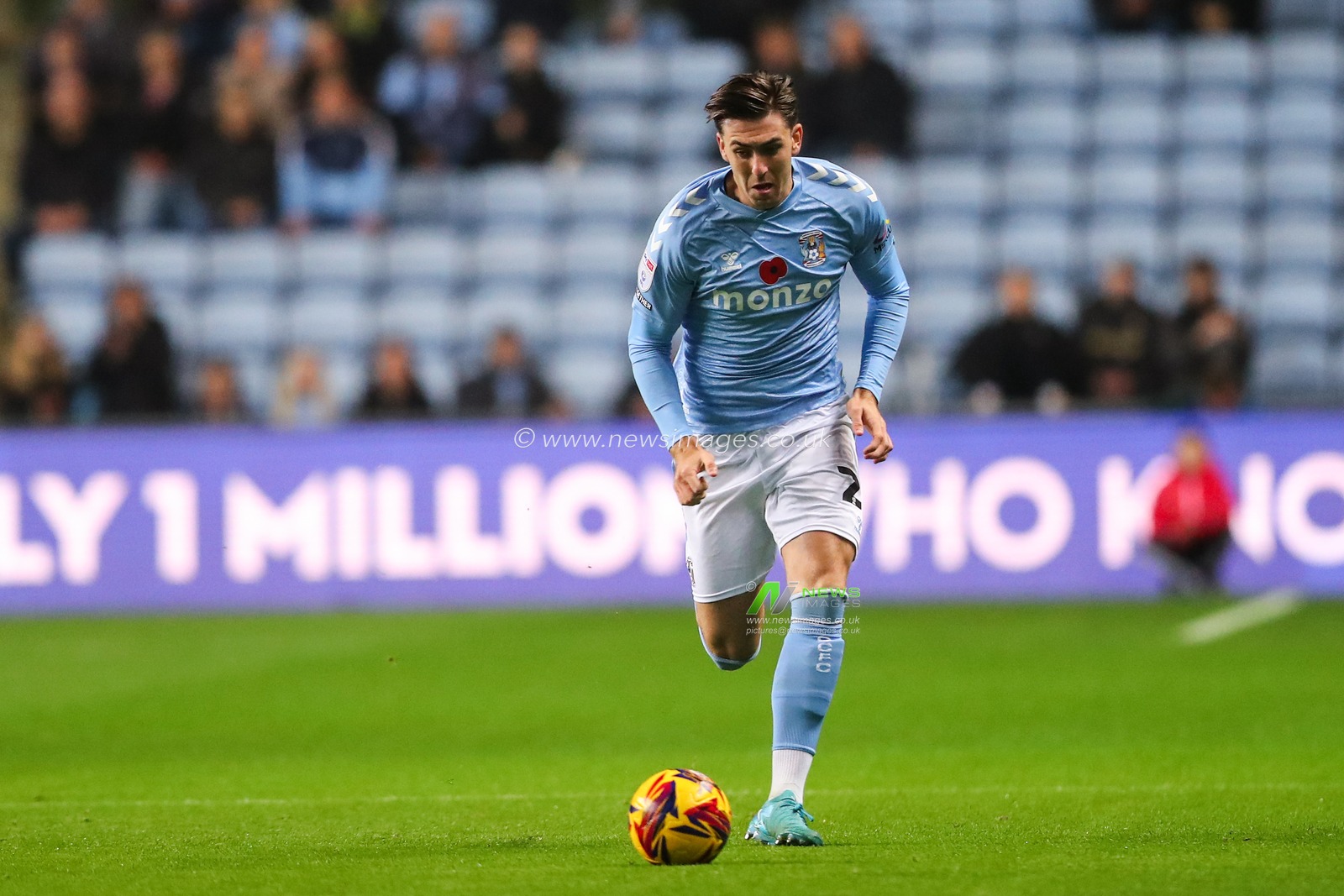 Luis Binks of Coventry City breaks with the ball during the Sky Bet Championship match Coventry City vs Derby County at Coventry Building Society Arena, Coventry, United Kingdom, 6th November 2024

(Photo by Gareth Evans/News Images)