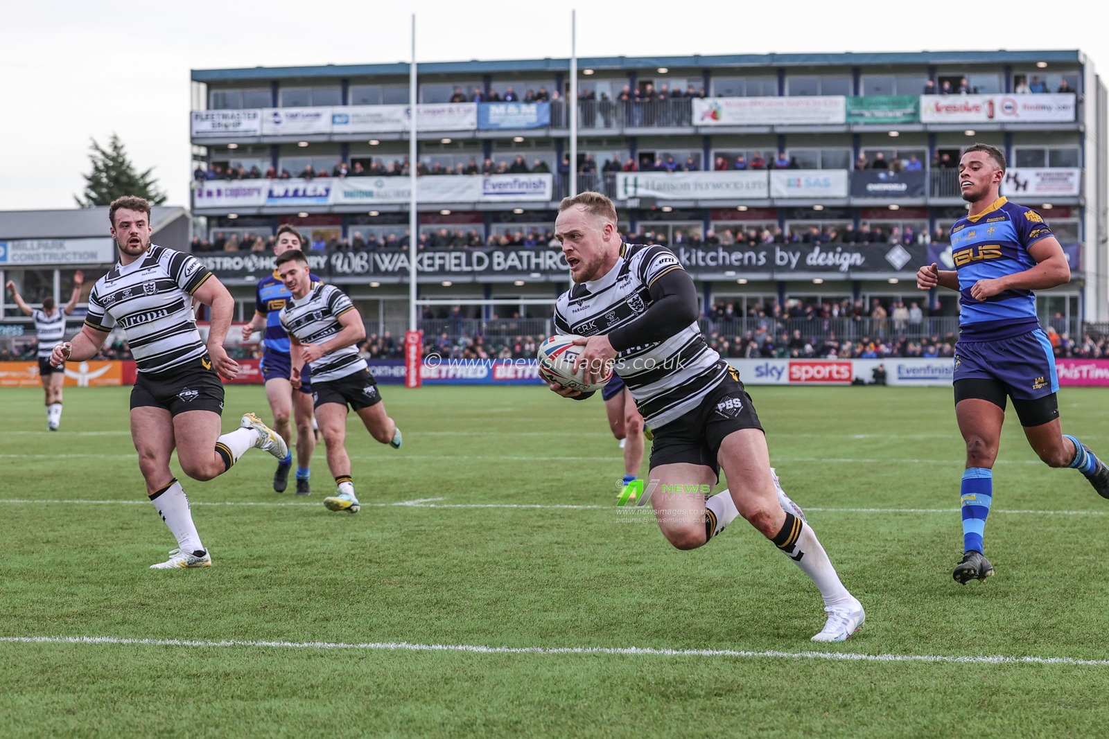 Adam Swift #2 of Hull FC breaks through to go over for a at-trick try during the Rugby League Pre Season match Wakefield Trinity vs Hull FC at The Be Well Support Stadium, Wakefield, United Kingdom, 5th February 2023

(Photo by Mark Cosgrove/News Images)