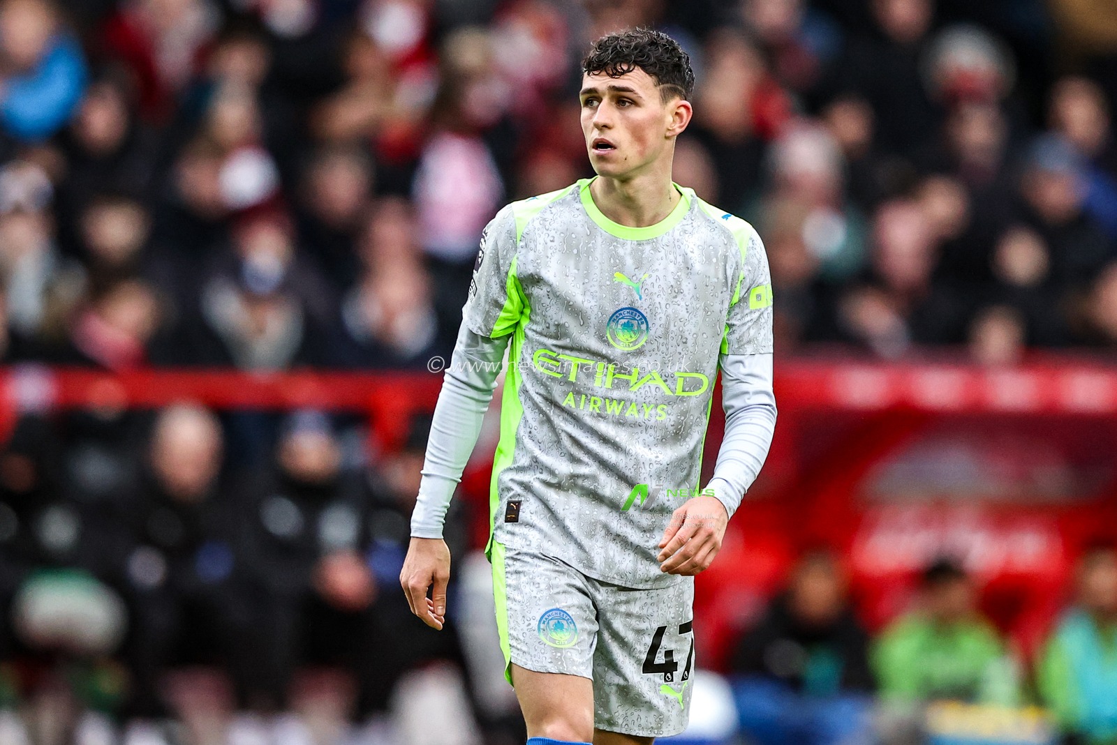 Phil Foden of Manchester City during the Premier League match Nottingham Forest vs Manchester City at City Ground, Nottingham, United Kingdom, 27th December 2025

(Photo by Alfie Cosgrove/News Images)

*** GER AUT SUI OUT ***
