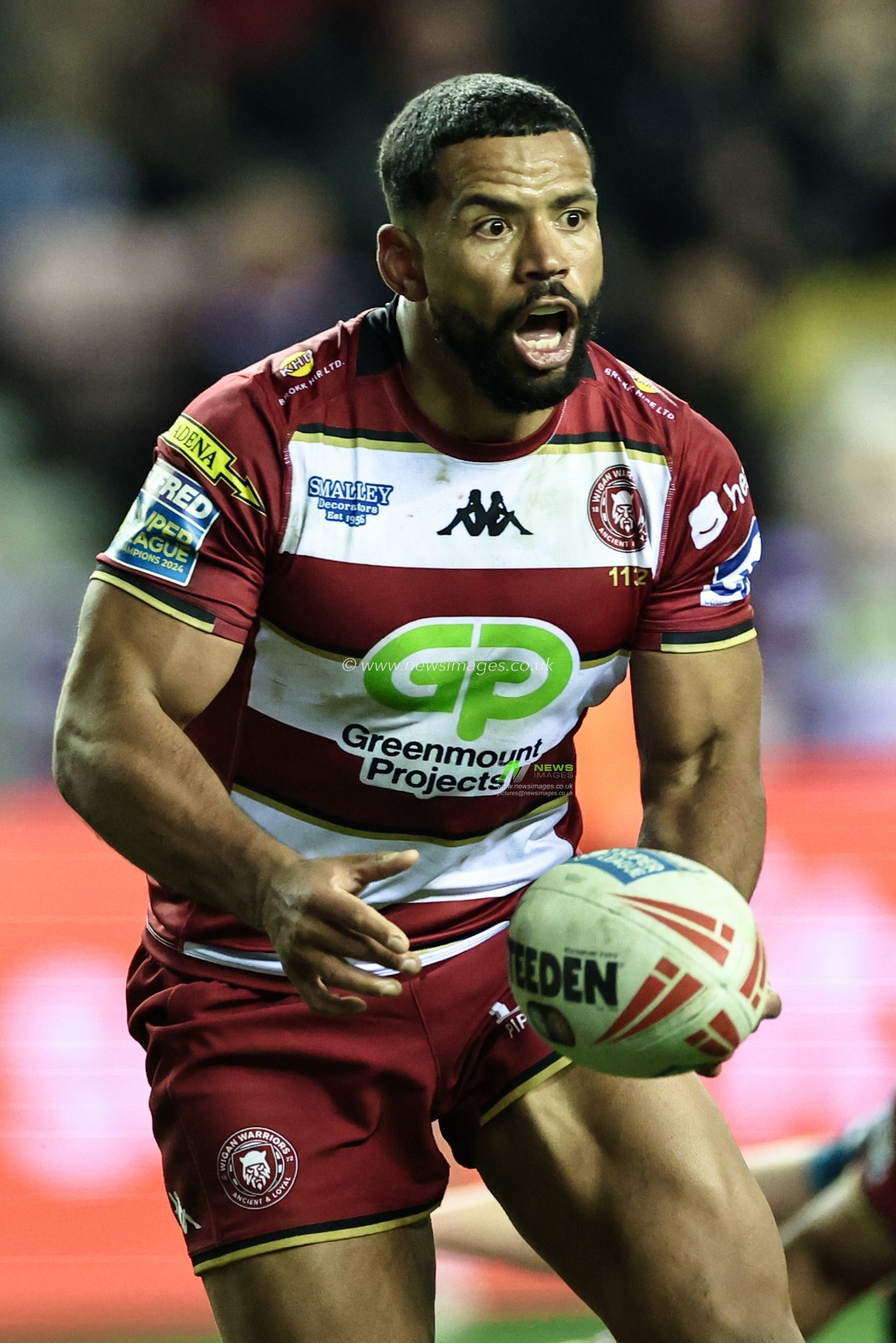 ï»¿ï»¿ï»¿Kruise Leeming of Wigan Warriors with the ball during the Betfred Super League Round 1 match Wigan Warriors vs Leigh Leopards at The Brick Community Stadium, Wigan, United Kingdom, 13th February 2025

(Photo by Mark Cosgrove/News Images)