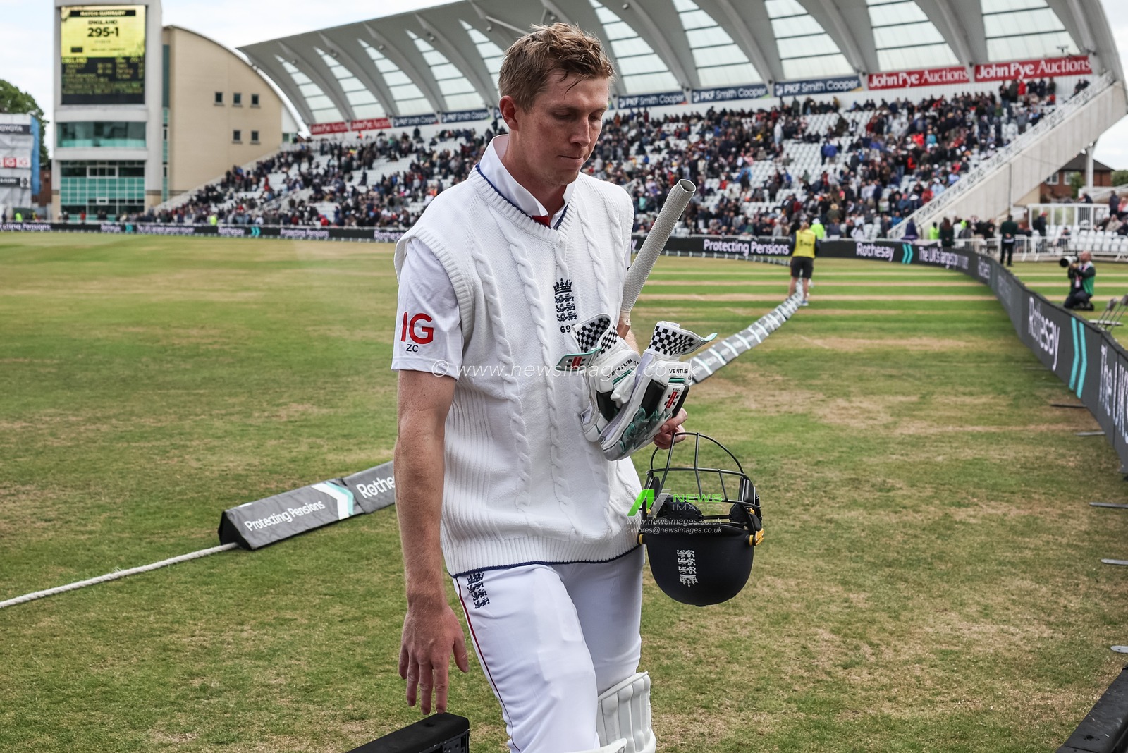 Zak Crawley of England heads in for tea during the Rothesay Test Match Day 1 England vs Zimbabwe at Trent Bridge, Nottingham, United Kingdom, 22nd May 2025

(Photo by Mark Cosgrove/News Images)