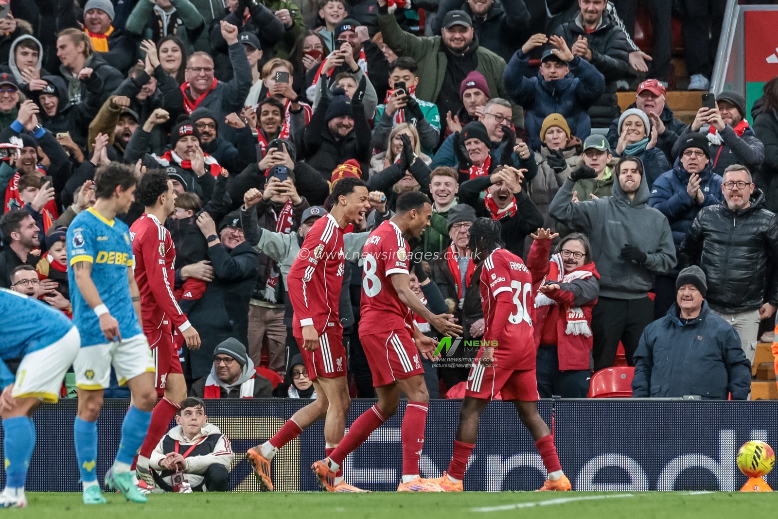 Ryan Gravenberch of Liverpool celebrates his goal to make it 1-0 during the Premier League match Liverpool vs Wolverhampton Wanderers at Anfield, Liverpool, United Kingdom, 27th December 2025

(Photo by Mark Cosgrove/News Images)

*** GER AUT SUI OUT ***
