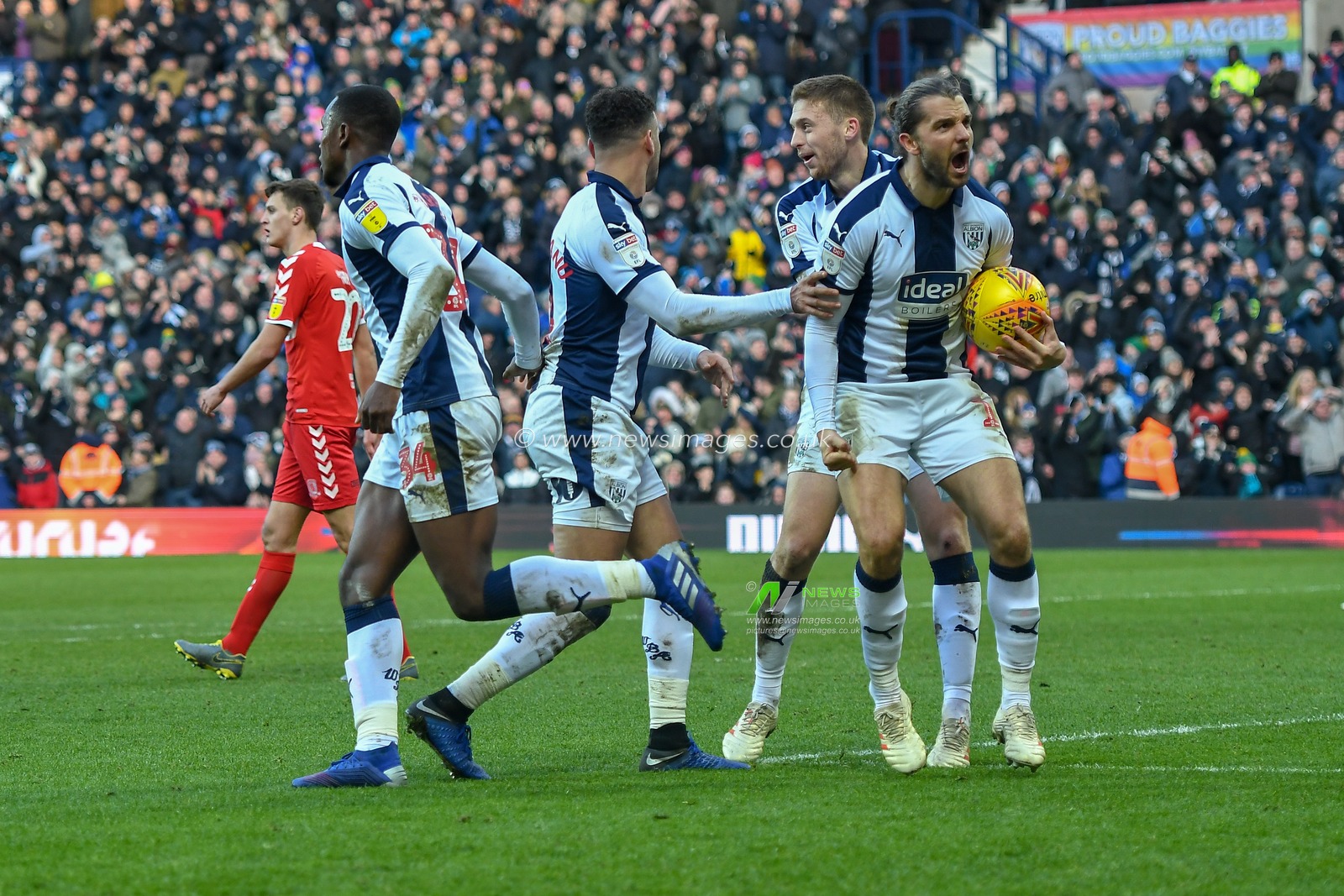 2nd Febuary 2019, The Hawthorns, West Bromwich, England; Sky Bet Championship, West Bromwich Albion vs Middlesbrough ; Jay Rodriguez (19) of West Bromwich Albion celebrates scoring to make it 1-1 against Middlesbrough


Credit: Gareth Dalley/News Images

English Football League images are subject to DataCo Licence