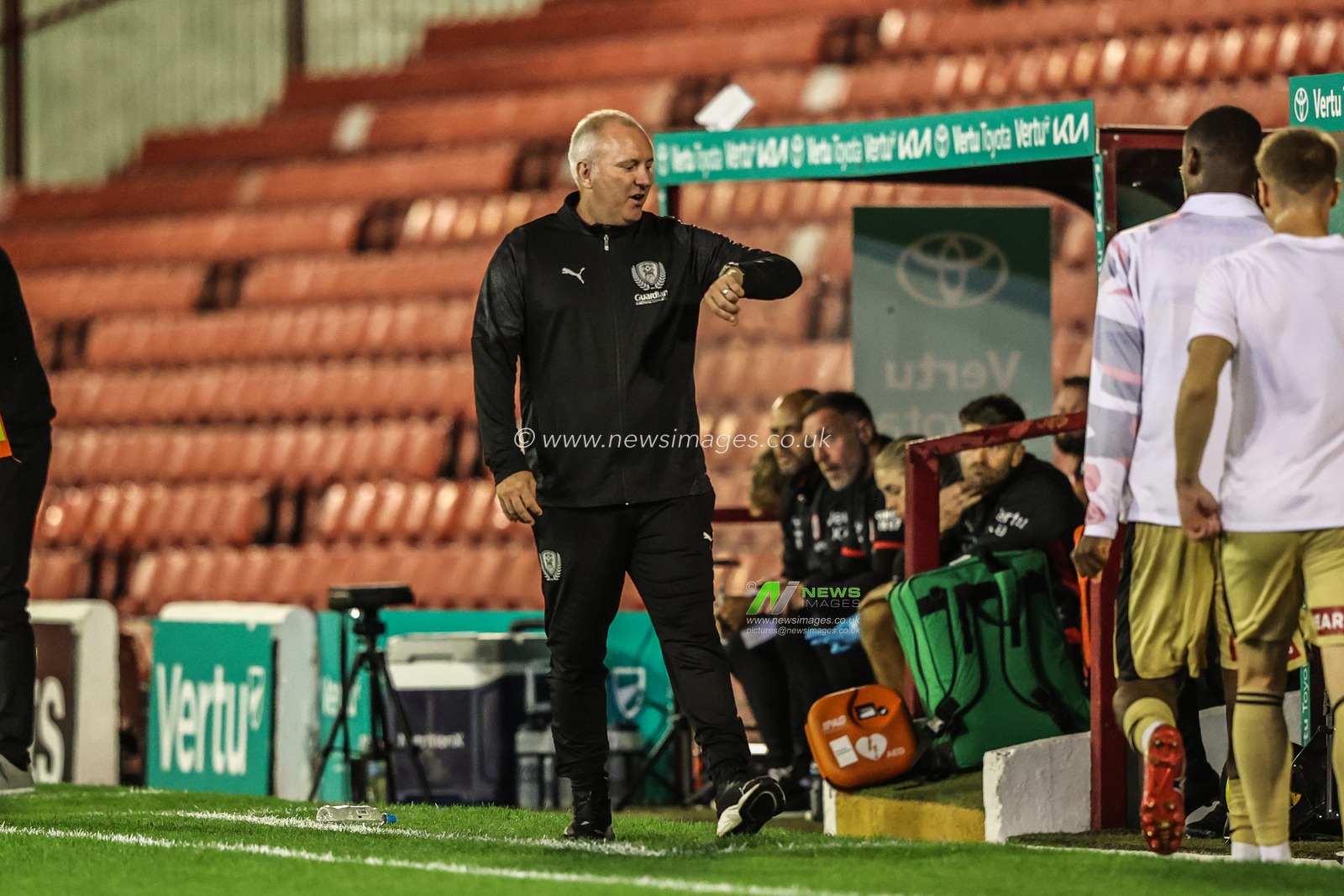 Matt Hamshaw manager of Rotherham United checks his watch during the Carabao Cup match Barnsley vs Rotherham United at Oakwell, Barnsley, United Kingdom, 26th August 2025

(Photo by Alfie Cosgrove/News Images)