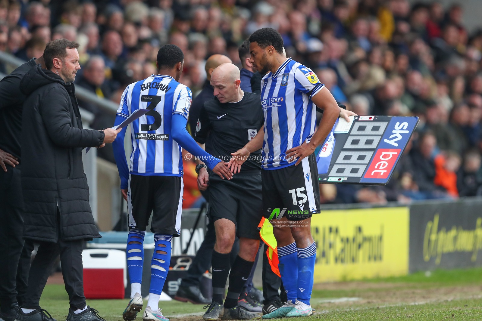 Jaden Brown #3 of Sheffield Wednesday comes on for Akin Famewo #15 of Sheffield Wednesday during the Sky Bet League 1 match Burton Albion vs Sheffield Wednesday at Pirelli Stadium, Burton upon Trent, United Kingdom, 15th April 2023

(Photo by Gareth Evans/News Images)