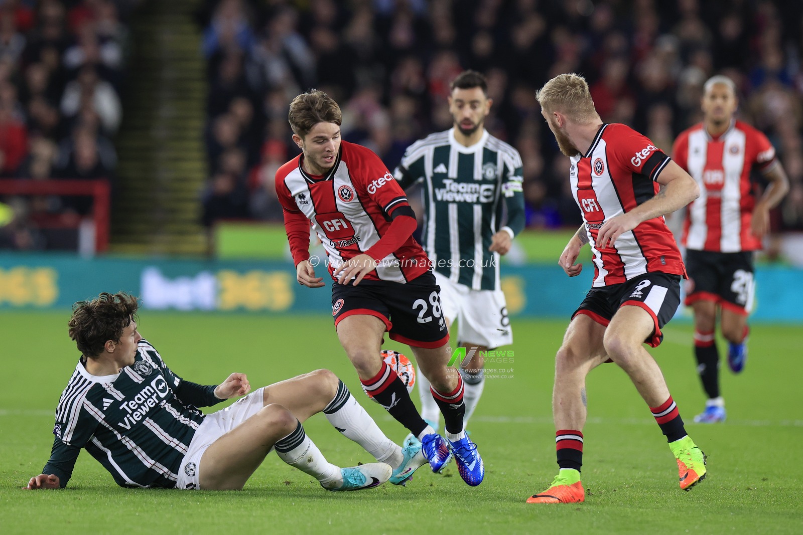 James McAtee #28 of Sheffield United is challenged by Victor Lindelof #2 of Manchester United during the Premier League match Sheffield United vs Manchester United at Bramall Lane, Sheffield, United Kingdom, 21st October 2023

(Photo by Conor Molloy/News Images)