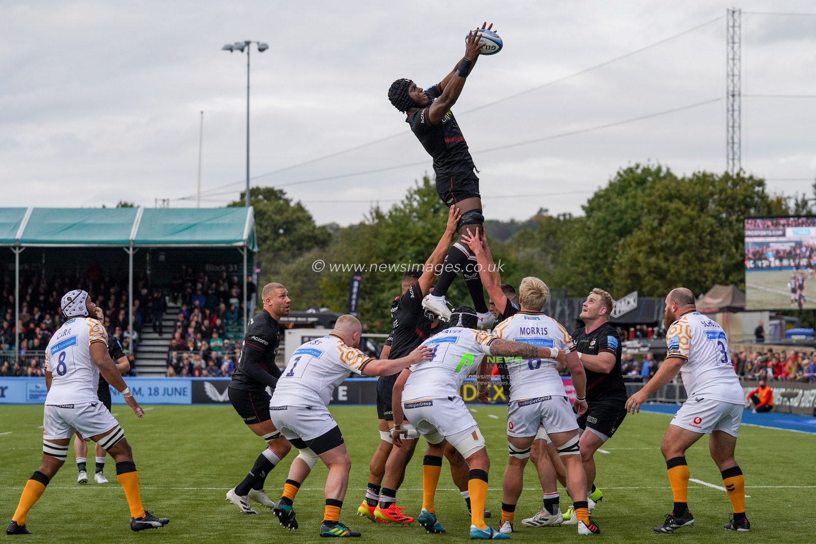 Maro Itoje #4 of Saracens wins a line out