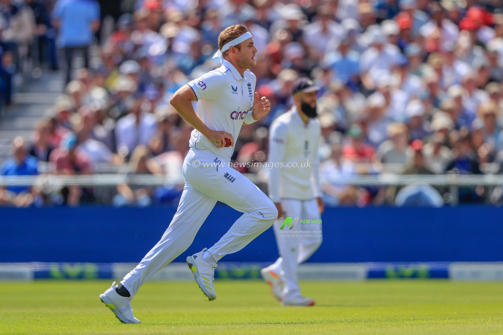 Stuart Broad of England runs in to bowl during the LV= Insurance Ashes Fourth Test Series Day One England vs Australia at Old Trafford, Manchester, United Kingdom, 19th July 2023

(Photo by Conor Molloy/News Images)