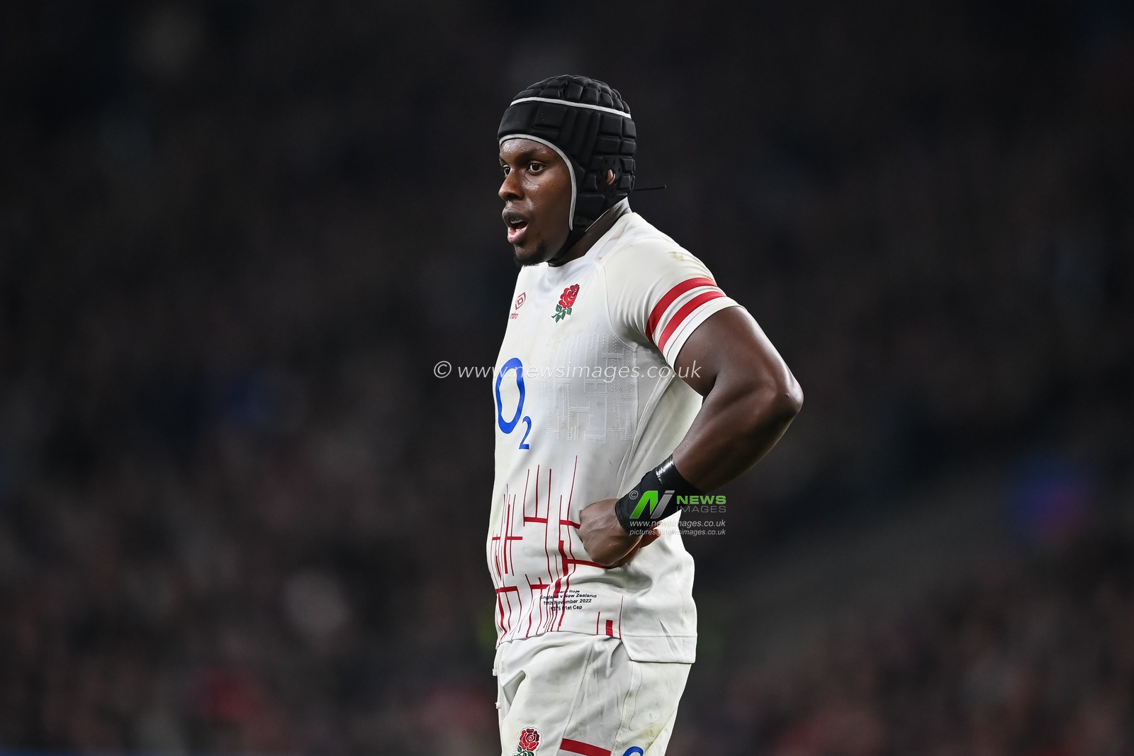 Maro Itoie of England during the Autumn internationals match England vs New Zealand at Twickenham Stadium, Twickenham, United Kingdom, 19th November 2022

(Photo by Craig Thomas/News Images)