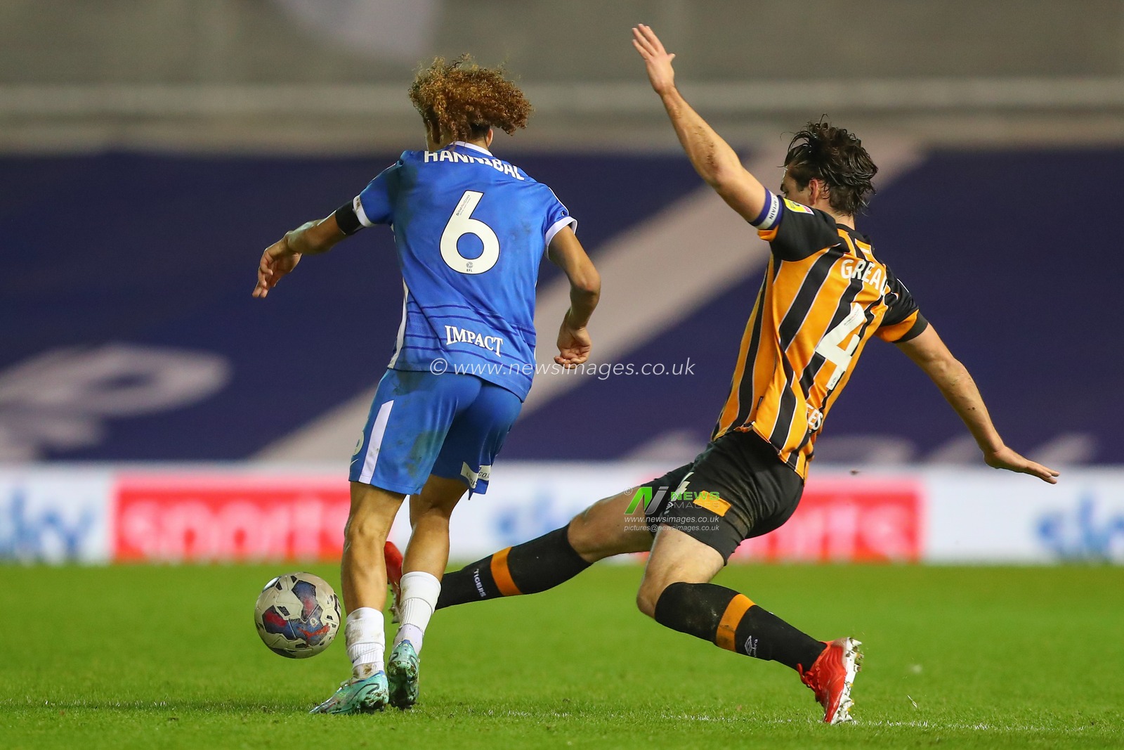Jacob Greaves #4 of Hull City tackles Hannibal Mejbri #6 of Birmingham City during the Sky Bet Championship match Birmingham City vs Hull City at St Andrews, Birmingham, United Kingdom, 30th December 2022

(Photo by Gareth Evans/News Images)