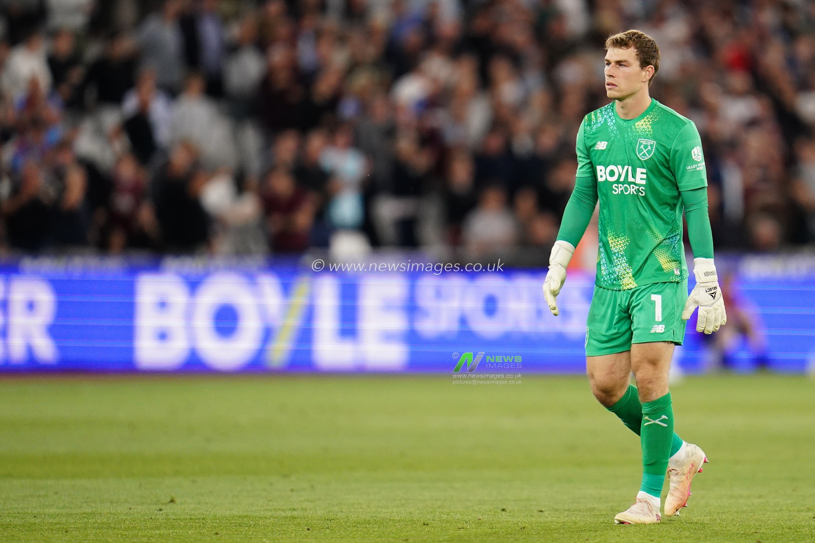 West Ham United goalkeeper Mads Hermansen during the Sky Bet Championship match West Ham United vs Wolverhampton Wanderers at London Stadium, London, United Kingdom on 01 September 2026

(Photo by Harvey Murphy/News Images)
