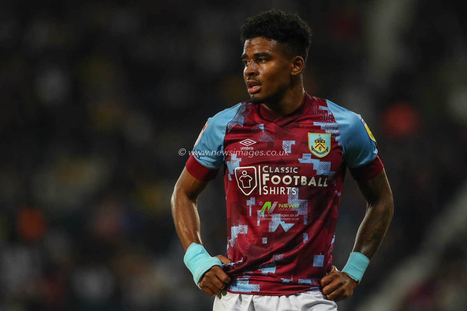 Ian Maatsen #29 of Burnley during the Sky Bet Championship match West Bromwich Albion vs Burnley at The Hawthorns, West Bromwich, United Kingdom, 2nd September 2022

(Photo by Gareth Evans/News Images)
