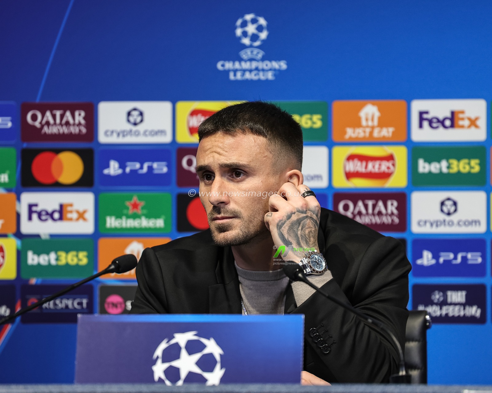 Aleix García of Bayer 04 Leverkusen speaks to the press during the UEFA Champions League press conference Matchday 5 of 8 Manchester City vs Bayer 04 Leverkusen at City of Manchester Stadium, Manchester, United Kingdom, 24th November 2025

(Photo by Mark Cosgrove/News Images)

*** GER AUT SUI OUT ***