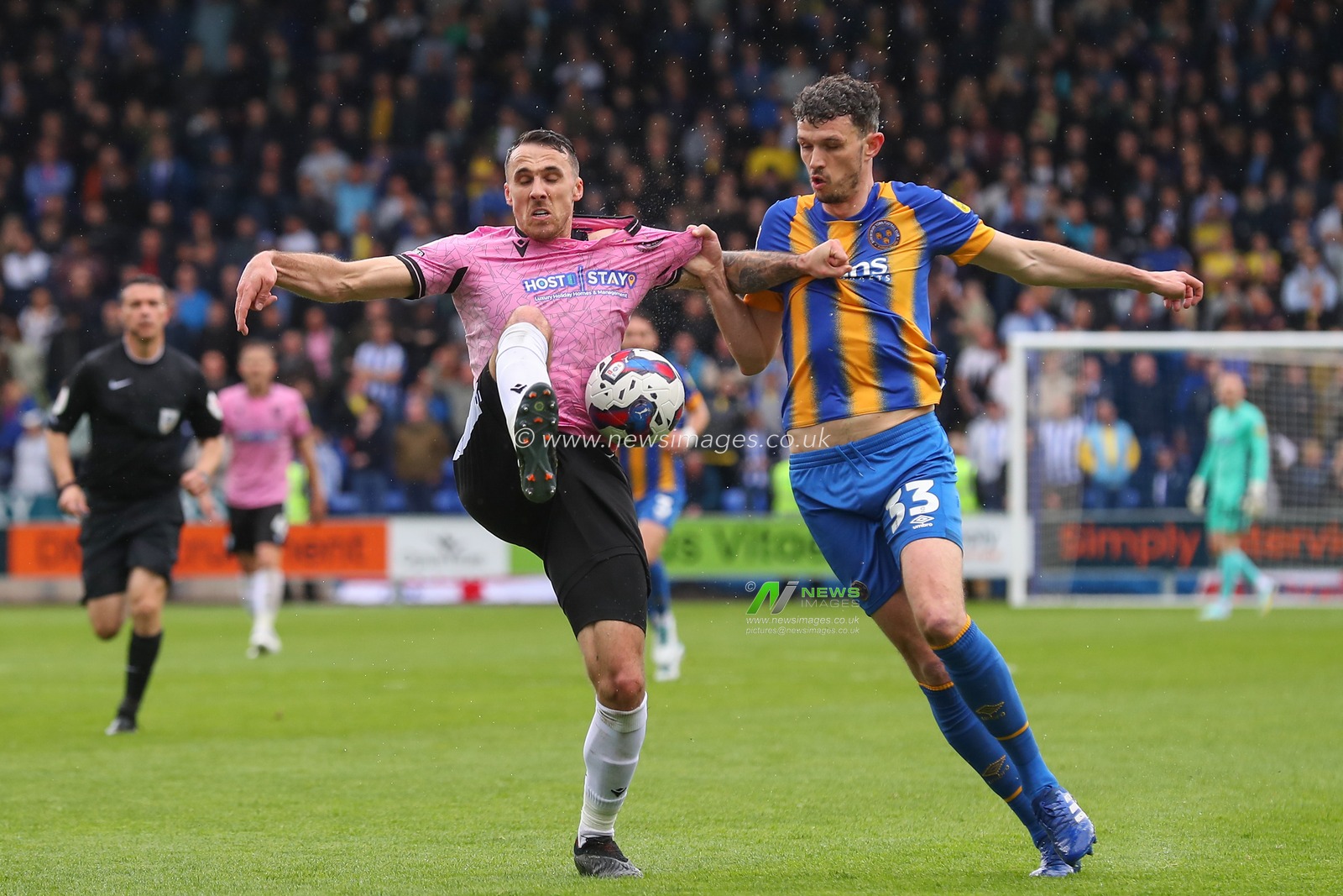 Lee Gregory #9 of Sheffield Wednesday controls the ball during the Sky Bet League 1 match Shrewsbury Town vs Sheffield Wednesday at Greenhous Meadow, Shrewsbury, United Kingdom, 29th April 2023

(Photo by Gareth Evans/News Images)