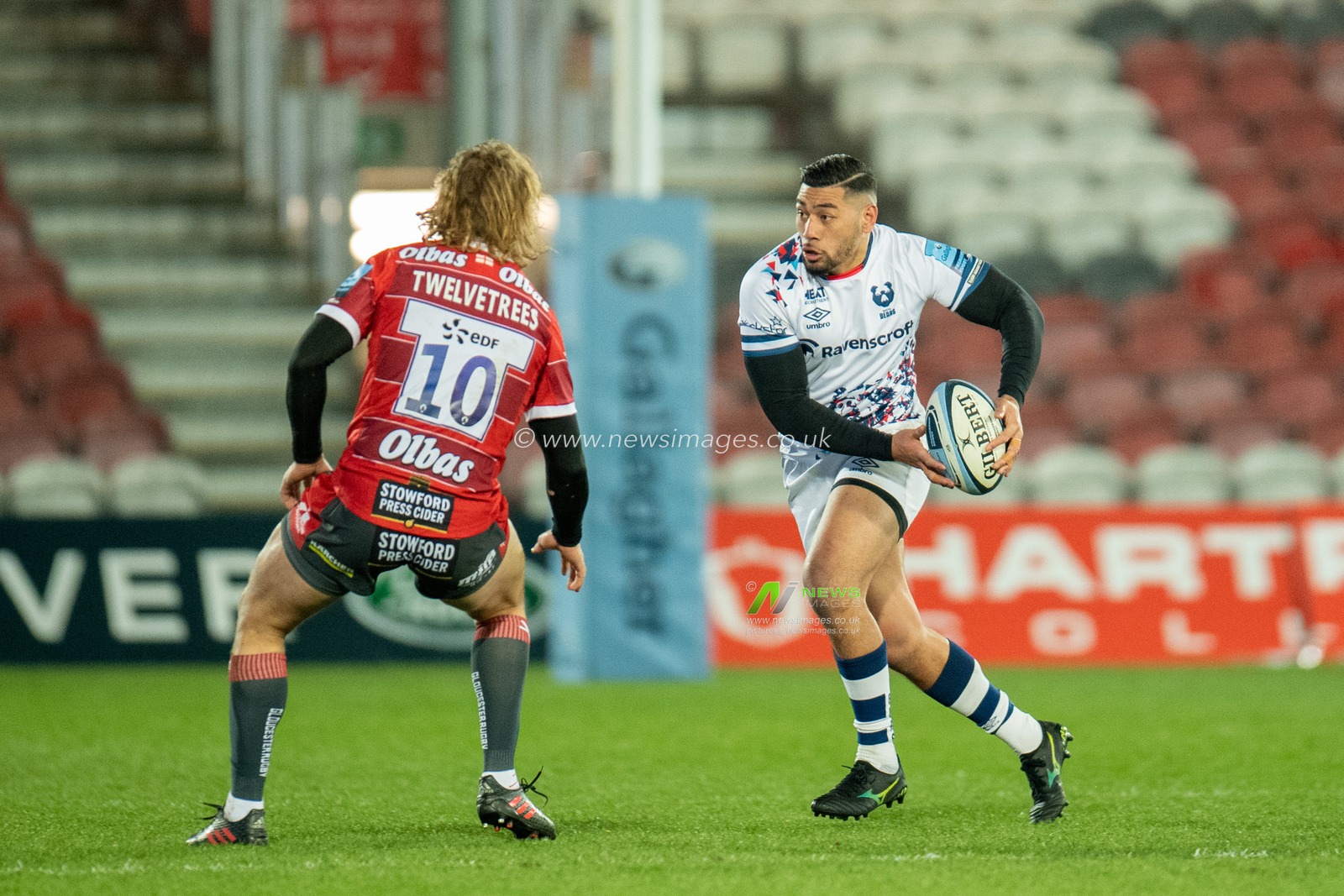 CHARLES PIUTAU #15 of Bristol Bears looks to pass the ball under pressure from BILLY TWELVETREES #10 of Gloucester Rugby