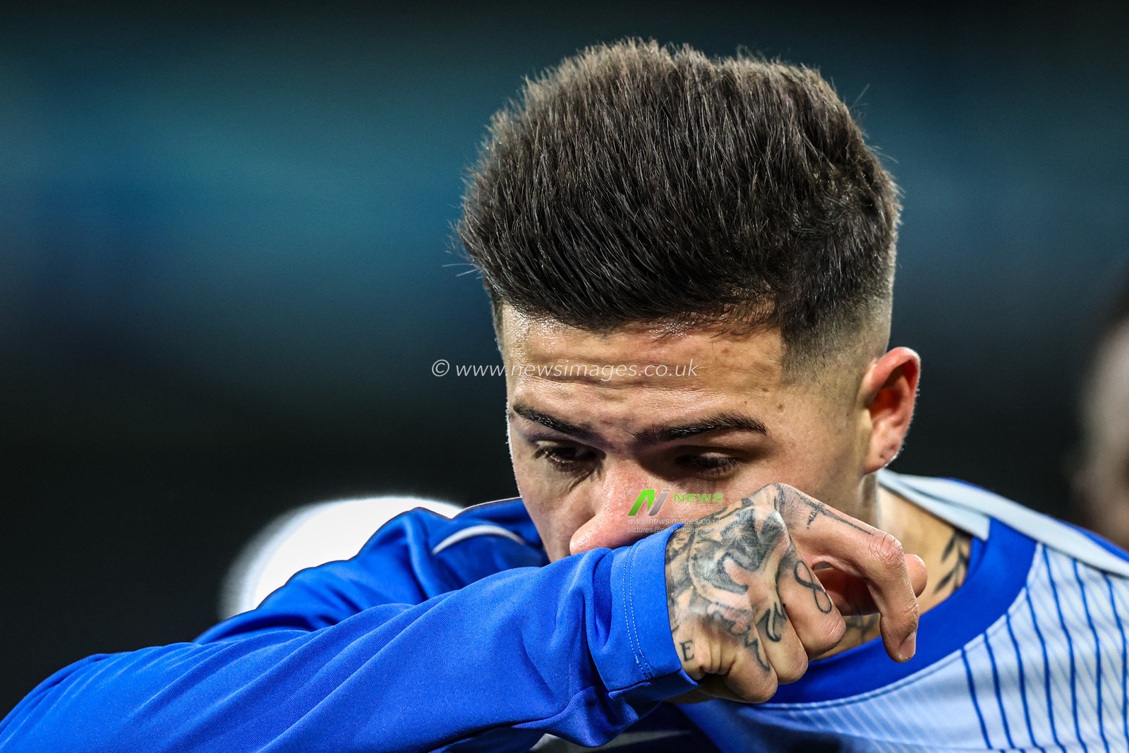 Enzo Fernández of Chelsea in the pregame warmup session during the Premier League match Leeds United vs Chelsea at Elland Road, Leeds, United Kingdom, 3rd December 2025

(Photo by Alfie Cosgrove/News Images)

*** GER AUT SUI OUT ***