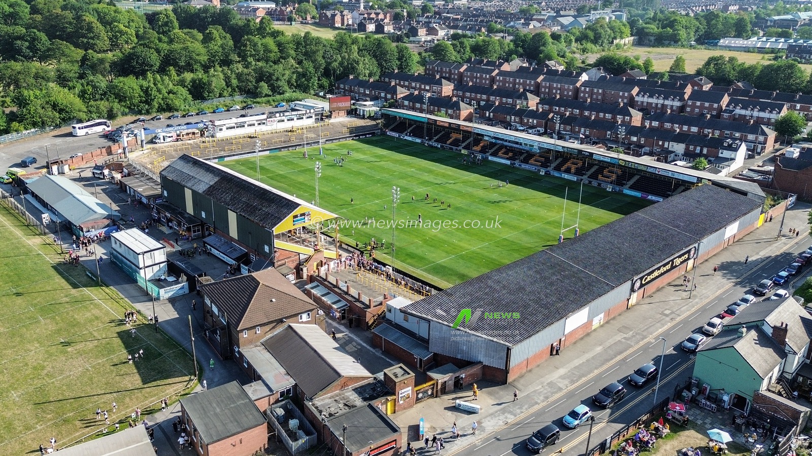 A general view of The Mend-A-Hose Jungle during the Betfred Super League round 15 match Castleford Tigers vs Hull KR at The Mend-A-Hose Jungle, Castleford, United Kingdom, 19th June 2025

(Photo by Alfie Cosgrove/News Images)