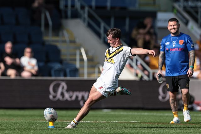 Jenson Windley of Castleford Tigers Reserves converts for a goal during the Rugby League Reserves match Leeds Rhinos Reserves vs Castleford Tigers Reserves at AMT Headingley Stadium, Leeds, United Kingdom on 22 May 2026

(Photo by Mark Cosgrove/News Images)