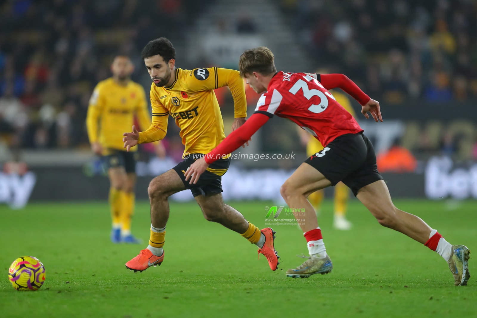 Rayan AÃ¯t-Nouri of Wolverhampton Wanderers breaks forward with the ball during the Premier League match Wolverhampton Wanderers vs Southampton at Molineux, Wolverhampton, United Kingdom, 9th November 2024

(Photo by Gareth Evans/News Images)