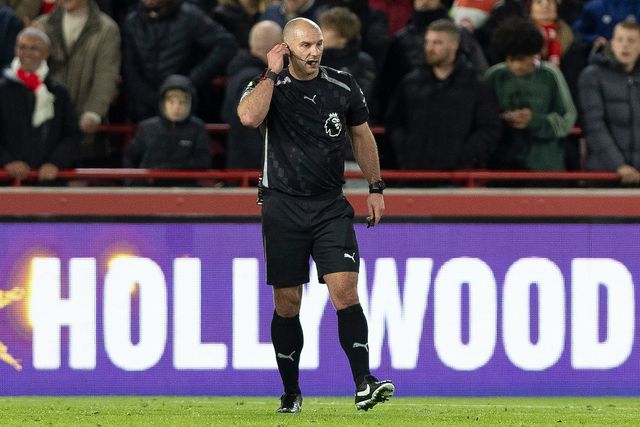Referee Tim Robinson receives communication about a possible foul n the penalty area during the Premier League match Brentford vs Liverpool at The Gtech Community Stadium, London, United Kingdom, 25th October 2025

(Photo by Ian Stephen/News Images)