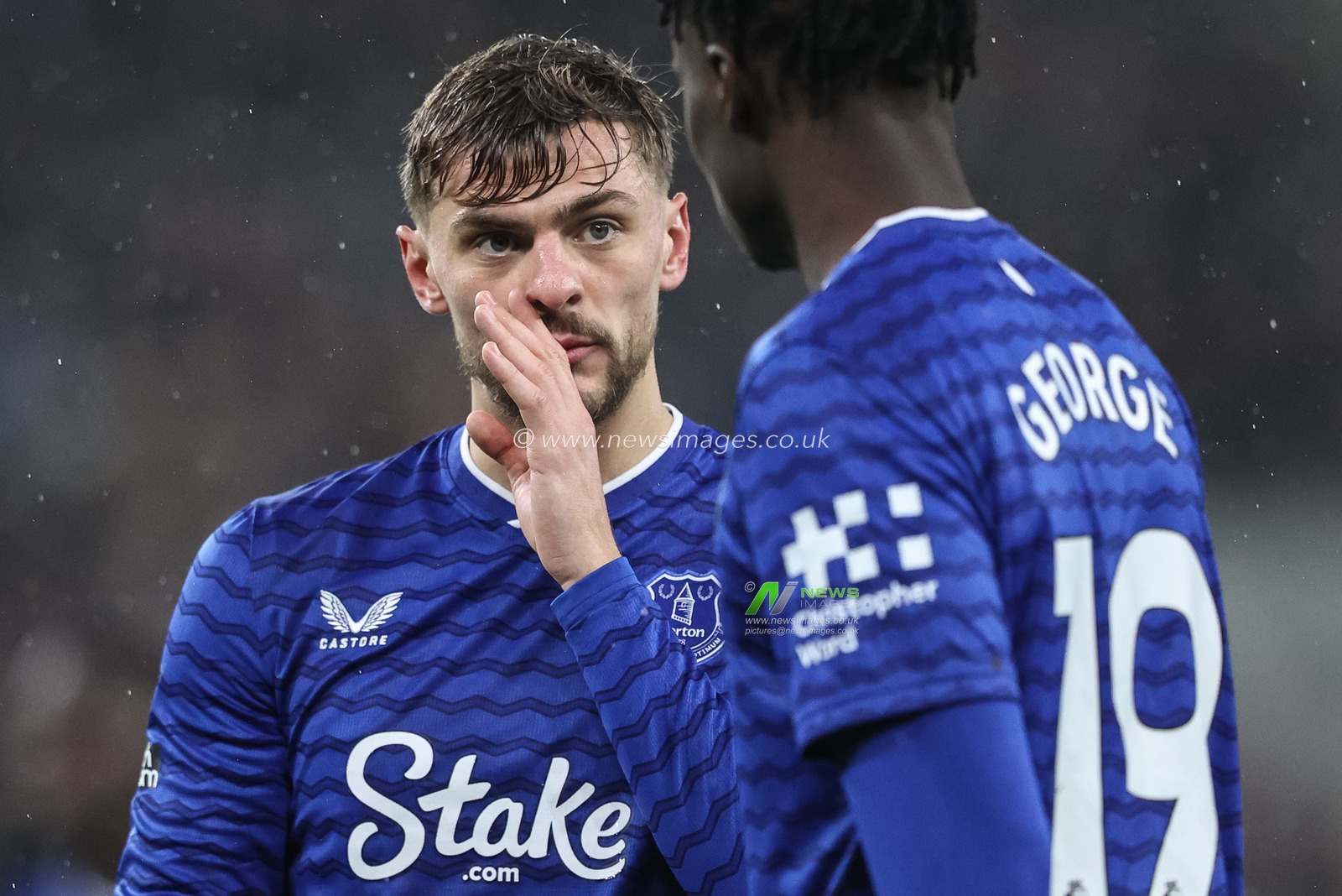 Kiernan Dewsbury-Hall of Everton gives instruction to Tyrique George during the Premier League match Everton vs Bournemouth at Hill Dickinson Stadium, Liverpool, United Kingdom on 10 February 2026

(Photo by Alfie Cosgrove/News Images)