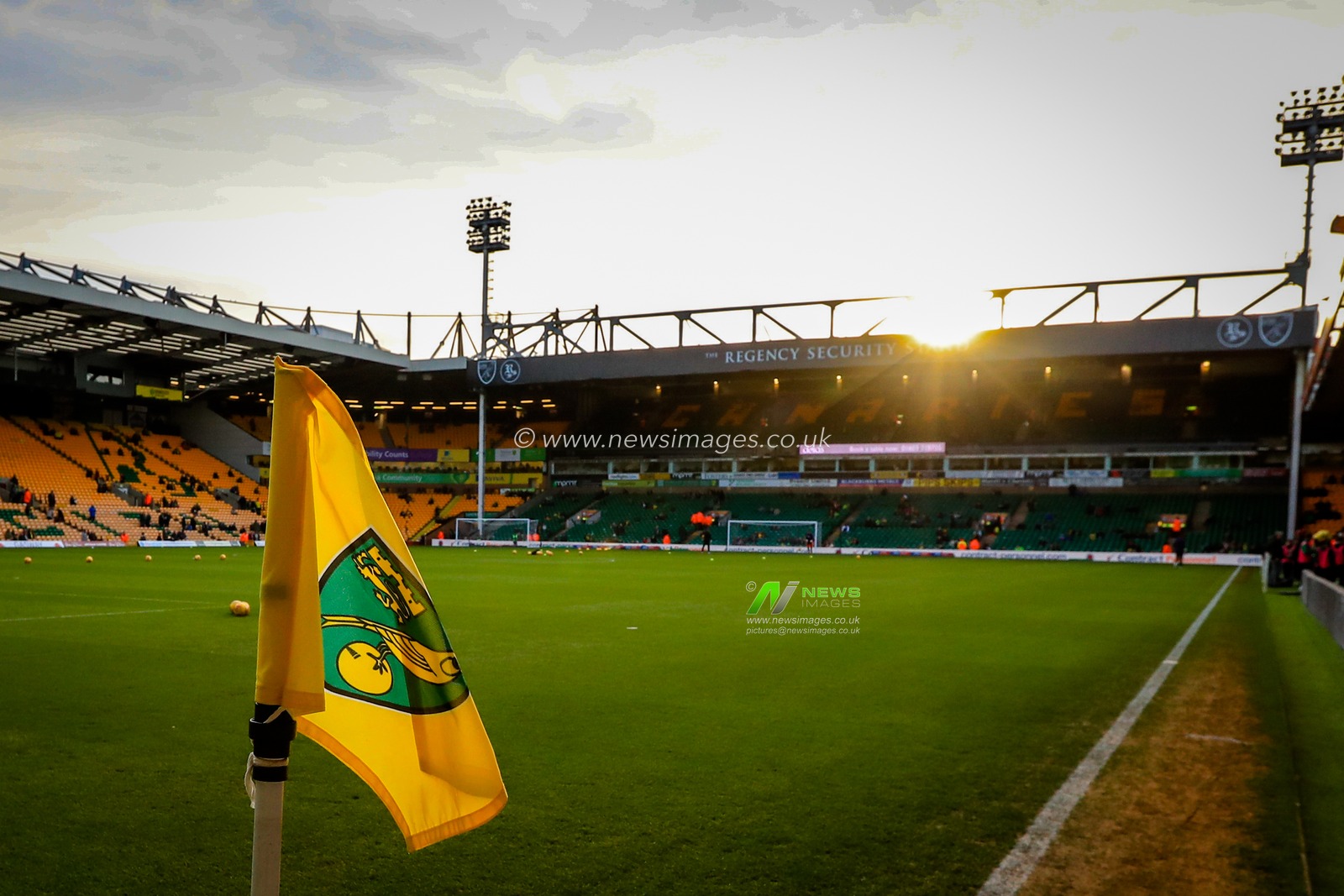 29th December 2018, Carrow Road, Norfolk, England; Sky Bet Championship, Norwich City vs Derby County ; The sun goes down behind the stadium ahead of the fixture.

Credit: Georgie Kerr/News Images

English Football League images are subject to DataCo Licence