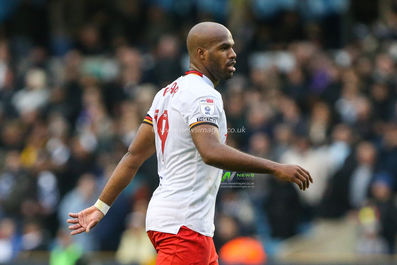 Ã“scar EstupiÃ±Ã¡n #19 of Hull City during the Sky Bet Championship match Millwall vs Hull City at The Den, London, United Kingdom, 5th November 2022

(Photo by Arron Gent/News Images)