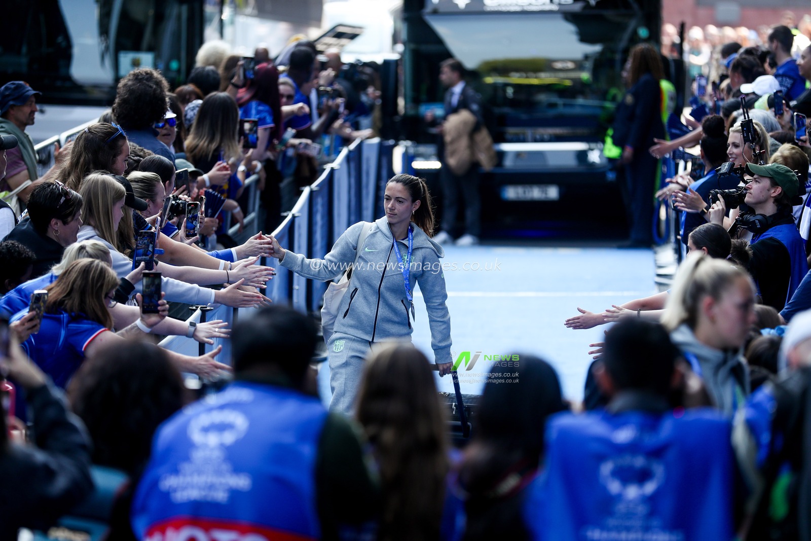 Barcelona Femeni arrive at Stamford Bridge prior to the UEFA Women's Champions League Semi-Final match Chelsea vs Barcelona at Stamford Bridge, London, United Kingdom, 27th April 2025

(Photo by Izzy Poles/News Images)