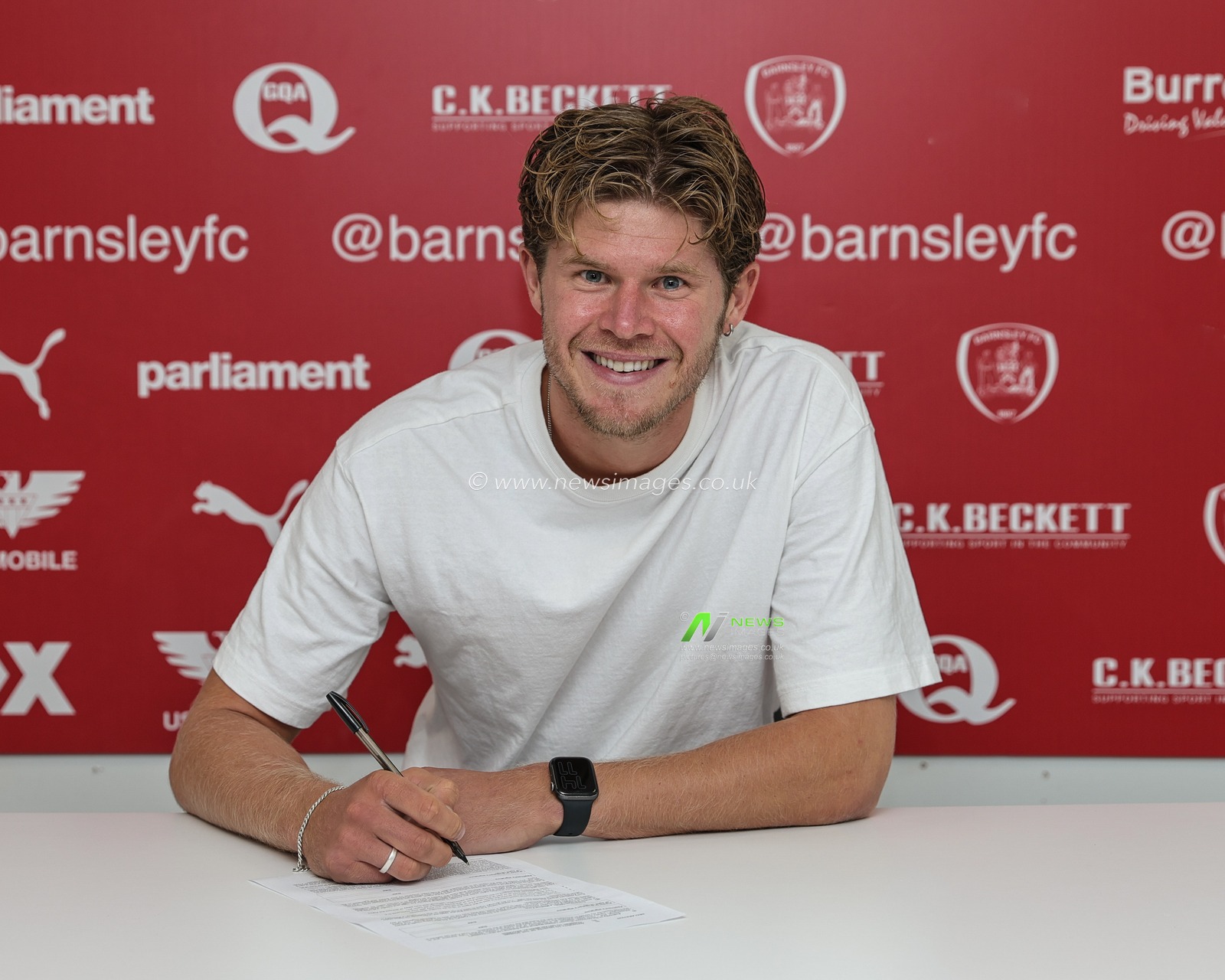 Goalkeeper Ben Killip signs for Barnsley Football Club on a one year deal at Oakwell, Barnsley, United Kingdom, 5th July 2023

(Photo by Mark Cosgrove/News Images)
