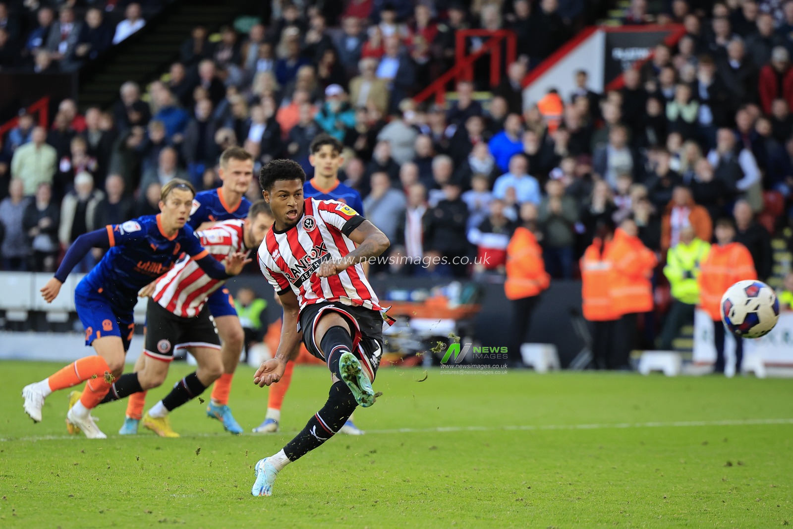 Rhian Brewster #7 of Sheffield United takes a penalty but it is saved during the Sky Bet Championship match Sheffield United vs Blackpool at Bramall Lane, Sheffield, United Kingdom, 15th October 2022

(Photo by Conor Molloy/News Images)