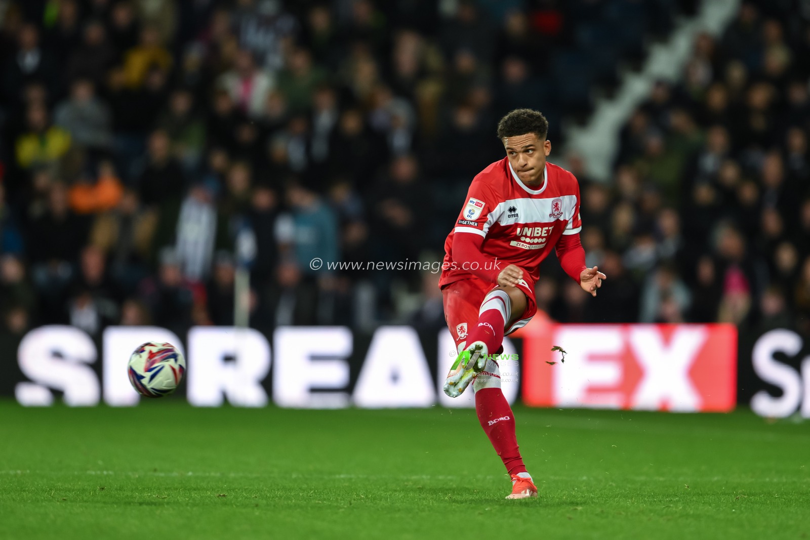 Neto Borges of Middlesbrough crosses the ball during the Sky Bet Championship match West Bromwich Albion vs Middlesbrough at The Hawthorns, West Bromwich, United Kingdom, 1st October 2024

(Photo by Craig Thomas/News Images)