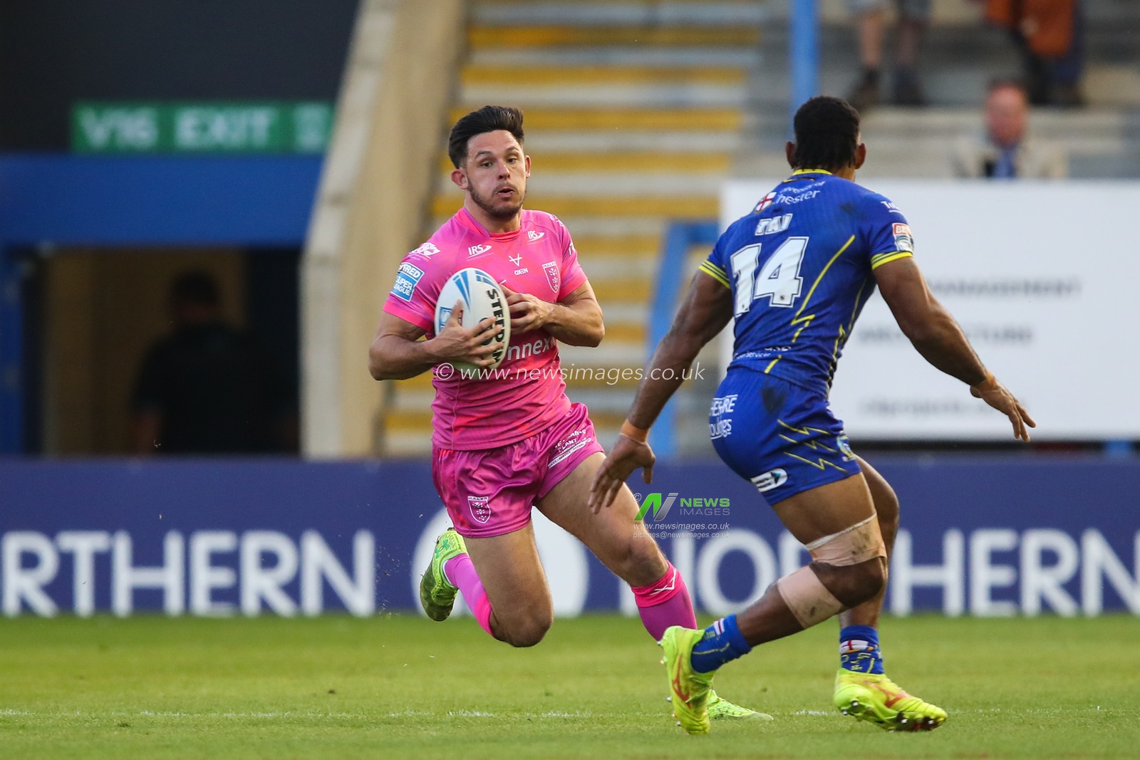 Niall Evalds of Hull KR breaks with the ball during the Betfred Super League Round 11 match Warrington Wolves vs Hull KR at Halliwell Jones Stadium, Warrington, United Kingdom, 9th May 2024

(Photo by Gareth Evans/News Images)