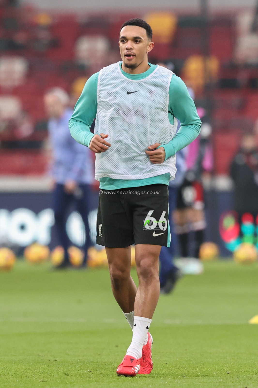 Trent Alexander-Arnold of Liverpool in the pregame warmup session during the Premier League match Brentford vs Liverpool at The Gtech Community Stadium, London, United Kingdom, 18th January 2025

(Photo by Alfie Cosgrove/News Images)