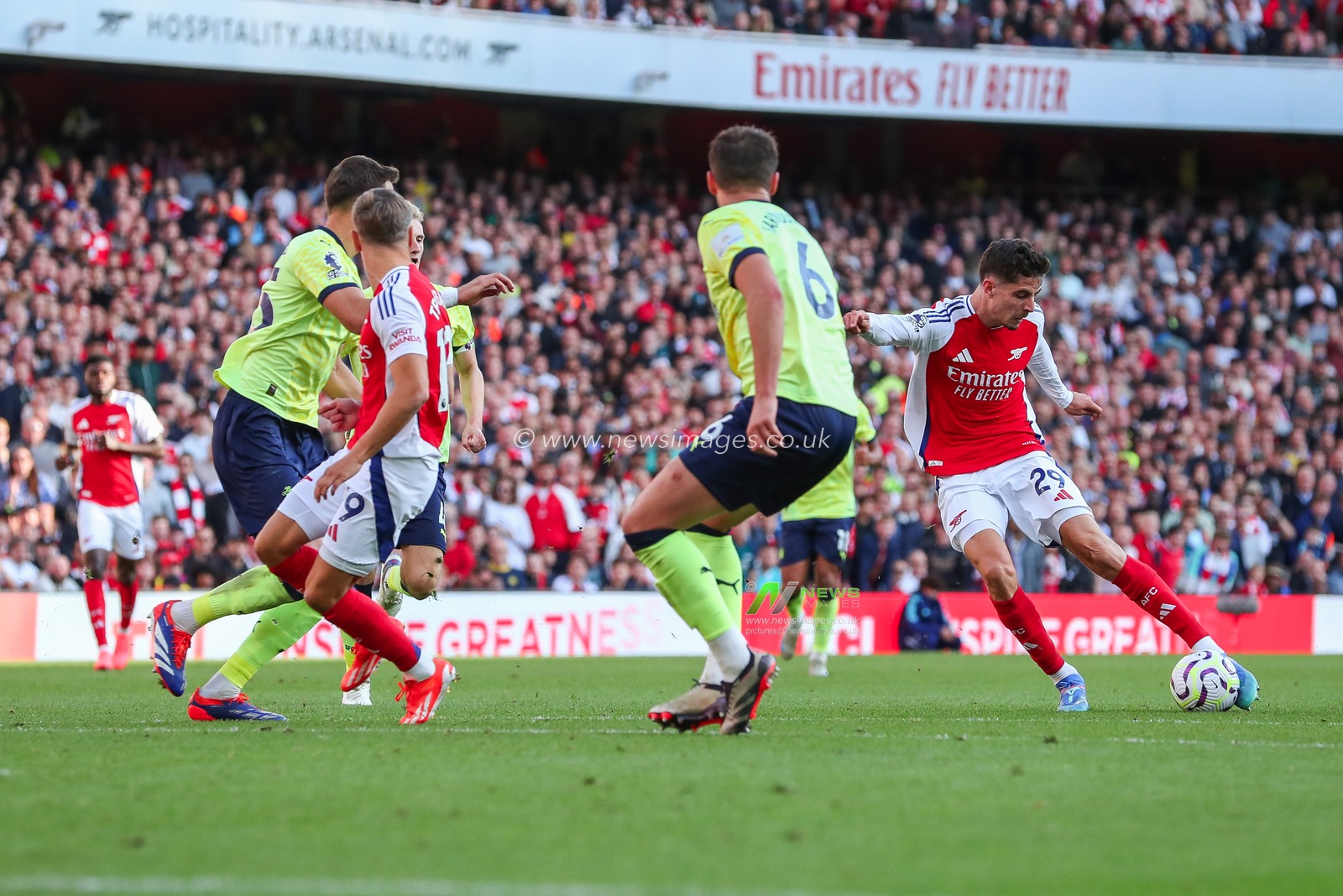 Kai Havertz of Arsenal shoots during the Premier League match Arsenal vs Southampton at Emirates Stadium, London, United Kingdom, 5th October 2024

(Photo by Izzy Poles/News Images)