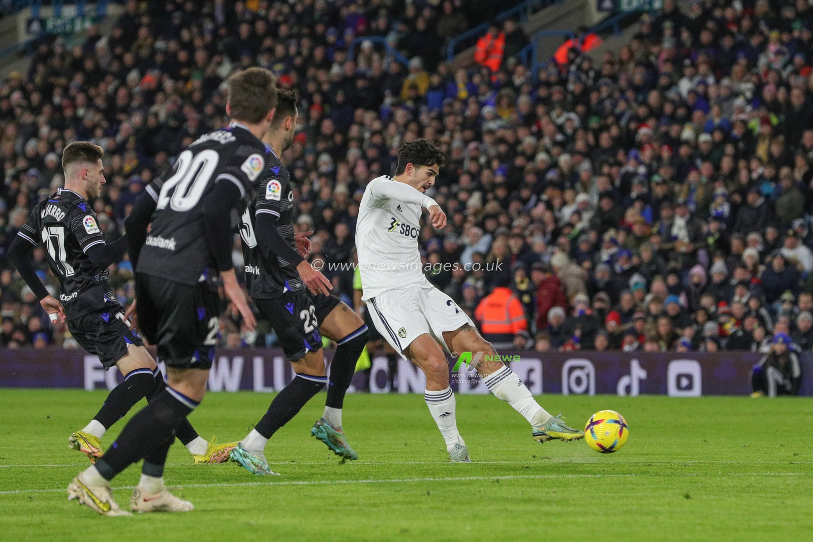 Pascal Struijk #21 of Leeds United scores a goal to make it 1-1 during the Mid season friendly match Leeds United vs Real Sociedad at Elland Road, Leeds, United Kingdom, 16th December 2022

(Photo by James Heaton/News Images)